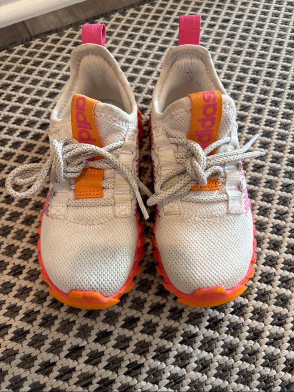Adidas 11k tennis shoes